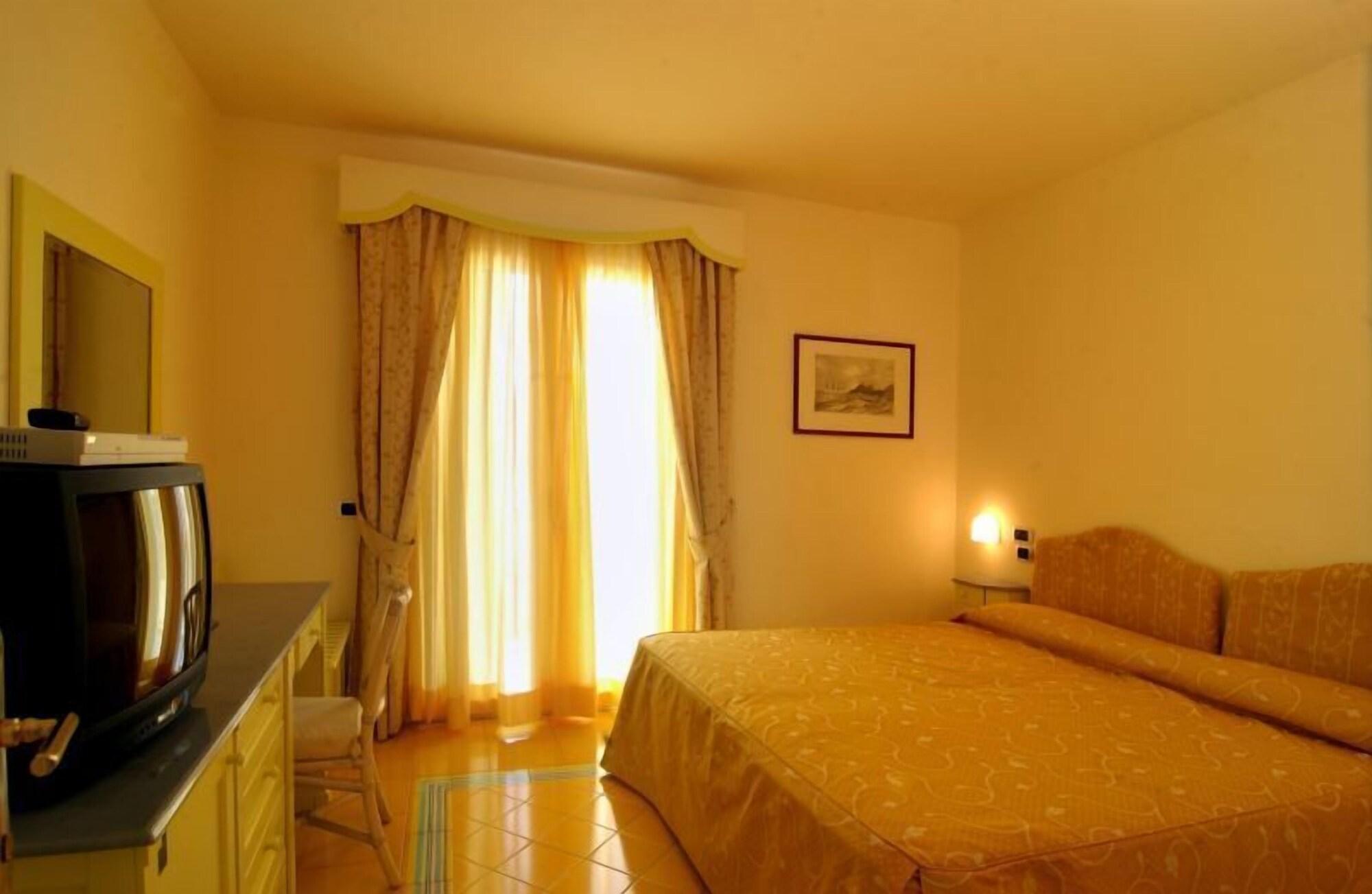Hotel Santa Caterina Palinuro Exterior photo