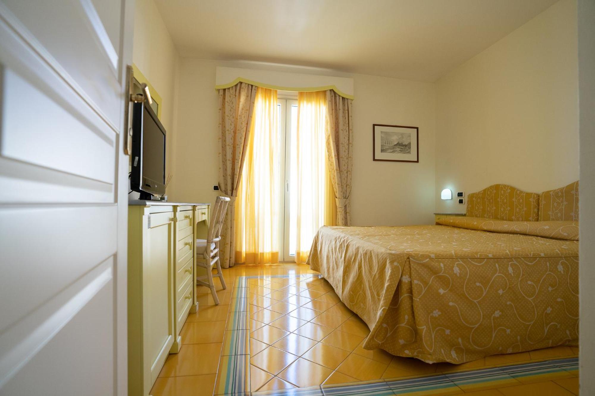 Hotel Santa Caterina Palinuro Exterior photo